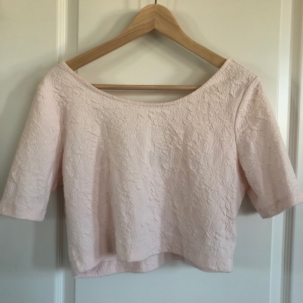 H&M light pink crop top